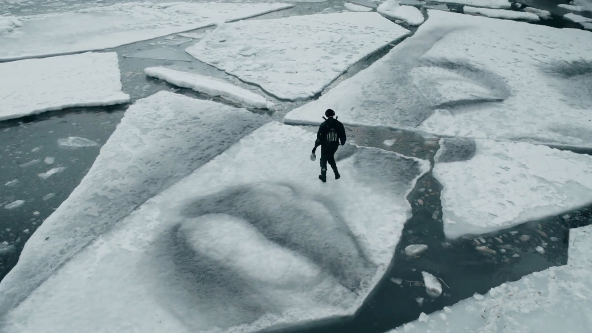 Artist David Popa creates mesmeresing art on giant floating blocks of ice - BrightVibes