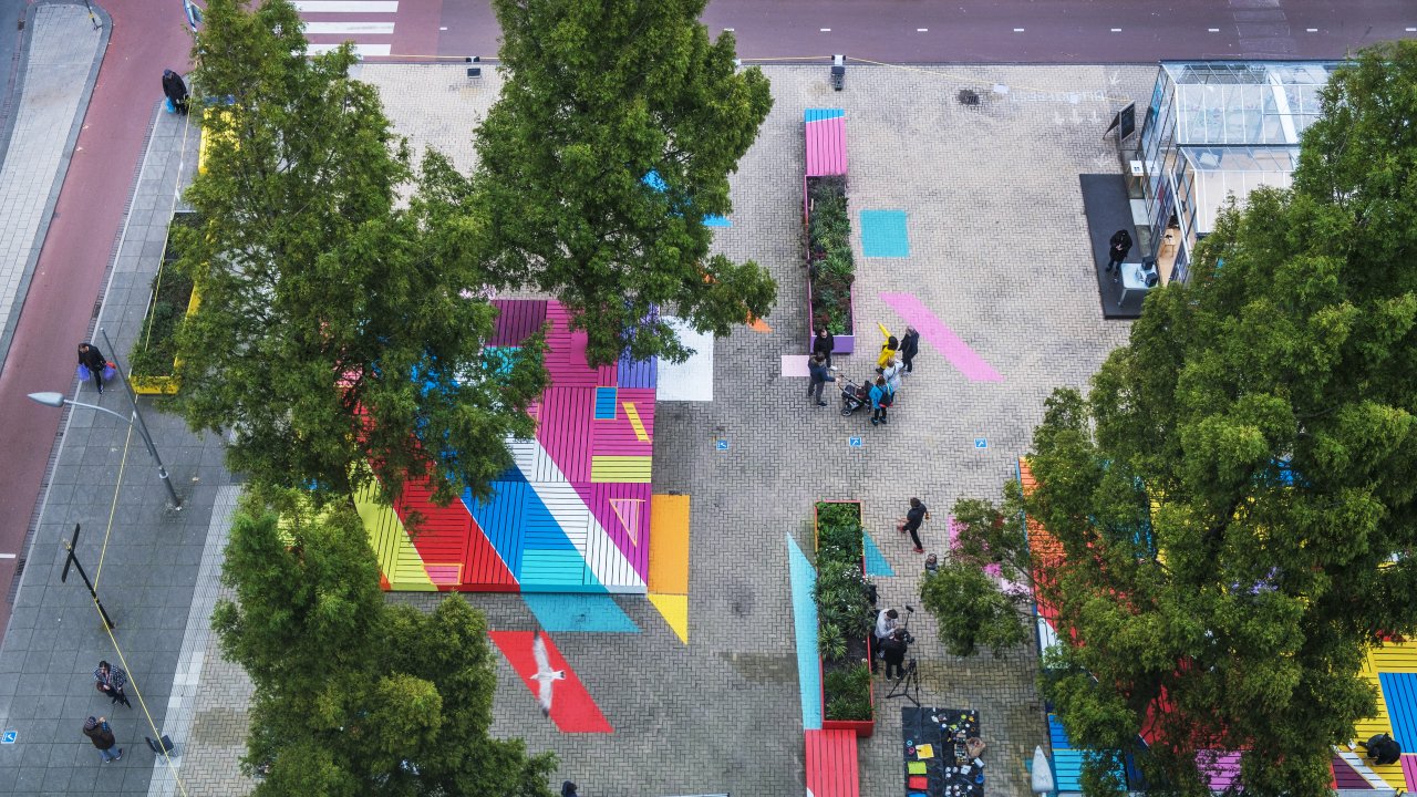 Asphalt Art granted a project in Amsterdam to make a plaza, a greyish space, more vibrant. Now people are coming to the plaza to spend some more time there and be out and about in their own neighborhood. 