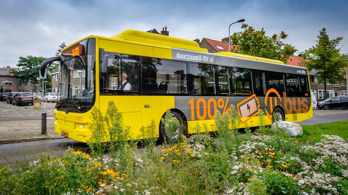 Utrecht breidt haar arsenaal aan elektrische bussen uit. De gebruikte elektriciteit wordt geleverd door windmolens.