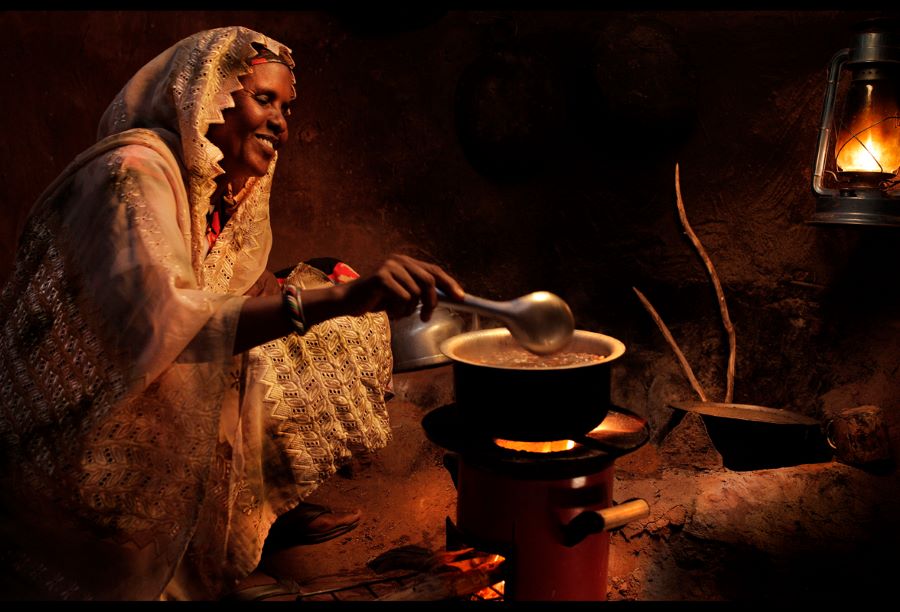 In addition to delivering clean cooking technologies, the investment is expected to reduce carbon emissions by 15.9 Mt of CO2 equivalent, by cutting emissions from the use of inefficient stoves and open fires and forest degradation for wood fuel.