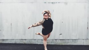 Deze ballerina danst de stereotypen weg!