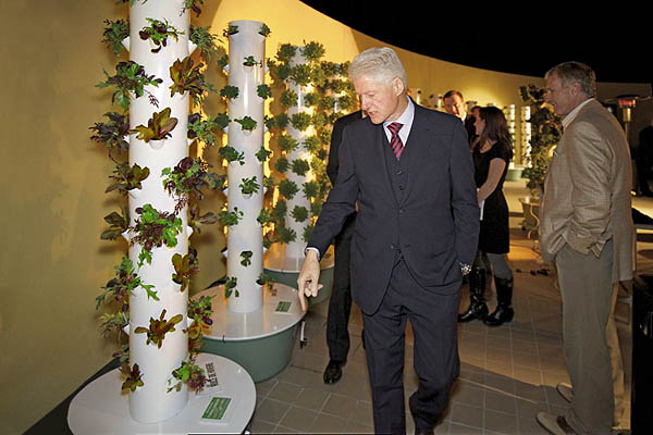 After former President Bill Clinton visited the rootop Tower Garden® farm during Step up On Vine’s grand opening, he said, “It’s just a blessing to me that my friends…wanted this to be a LEED certified building.