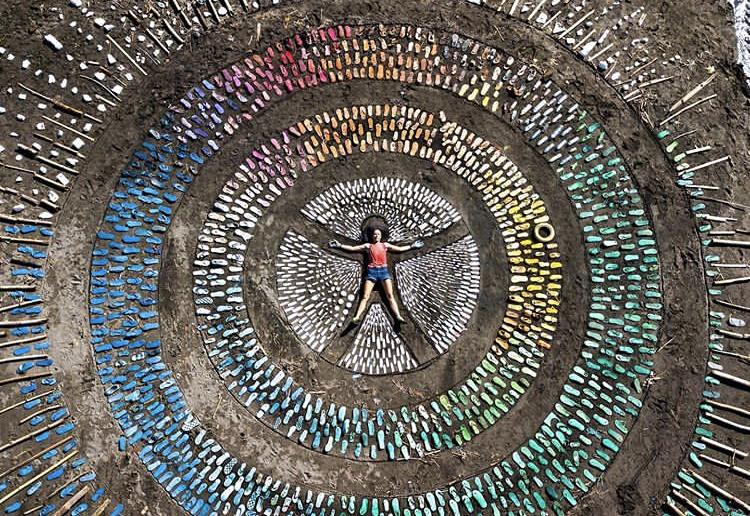 The piece was created from 1200 flip-flops, 240 toothpaste containers, 330 styrofoam pieces, 400 plastic straws, 37 PET-bottles and 310 plastic spoons and forks!