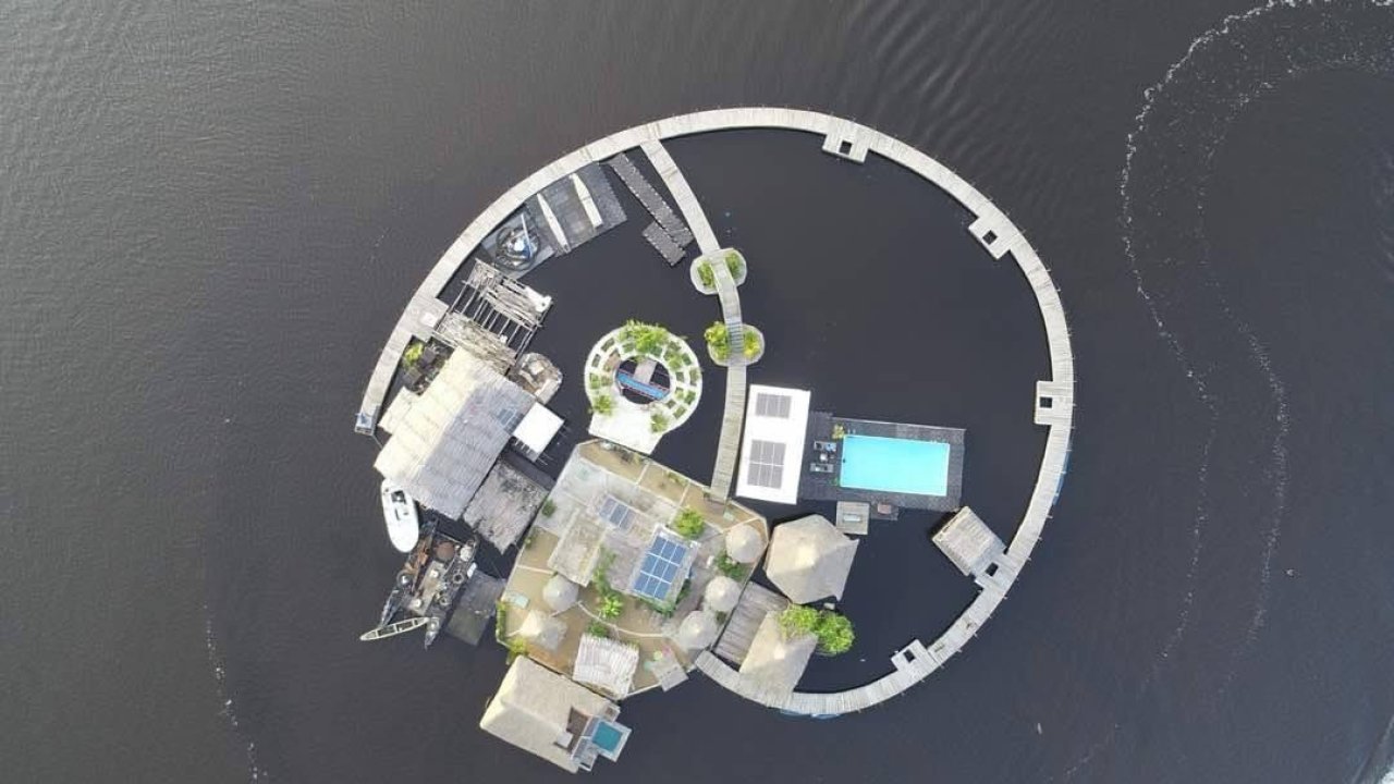 Amazing floating resort in Africa made from plastic trash