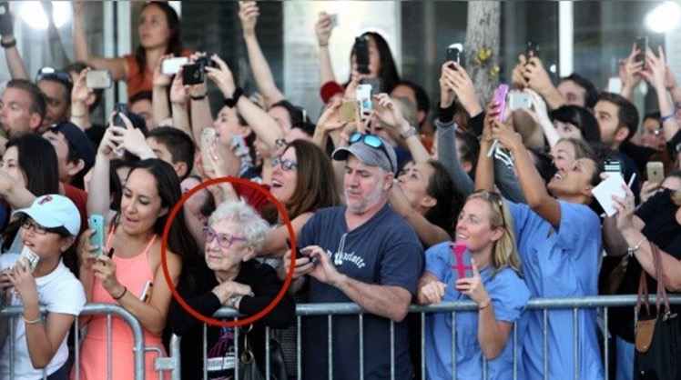 Find the 'odd one out'. The only one who seems to be really be in the moment, is the old lady without phone.