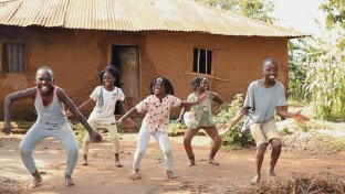 Los niños bailarines de Uganda se han convertido en un fenómeno viral, pero necesitan nuestra ayuda