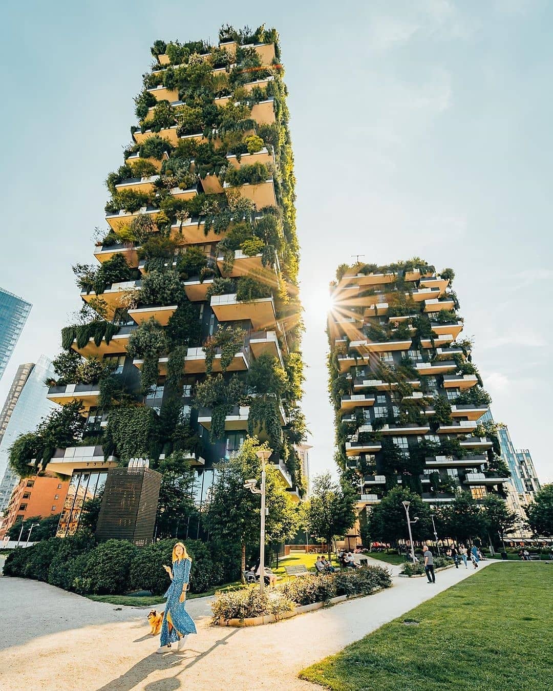 A few years after its inauguration, Milan’s Bosco Verticale also became home to a number of animals and insects, including about 1,600 specimens of birds and butterflies, all of which live in harmony with the human inhabitants.