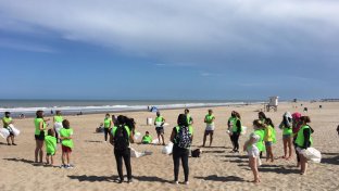 Pinamar: Cooperativa de reciclado ya limpió más de 1000 kilos de residuos en las playas