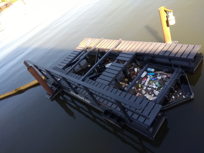 The traps were placed in strategic points along the river bank in Rotterdam. The retrieved waste stays inside the trap until emptied for recycling purposes.