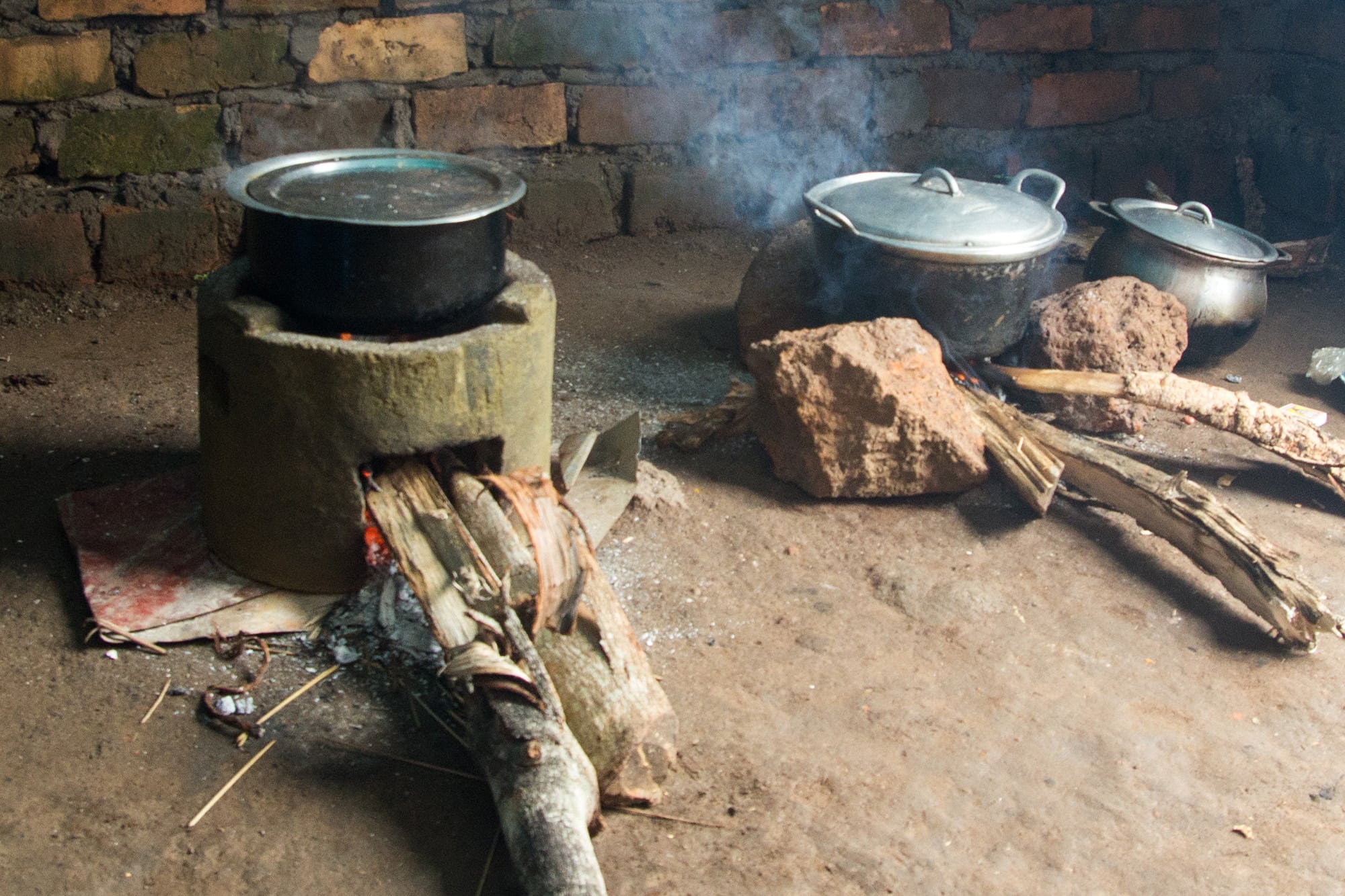 A wide range of “improved” cookstove technologies exists, with a wide range of impacts on emissions. Advanced biomass stoves are the most promising. By forcing gases and smoke from incomplete combustion back into the stove’s flame, some cut emissions by an incredible 95%, but they are more expensive and can require more advanced pellet or briquette fuels.