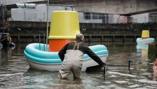 IKEA&#8217;s super-sized bath toys are cleaning up London’s river trash