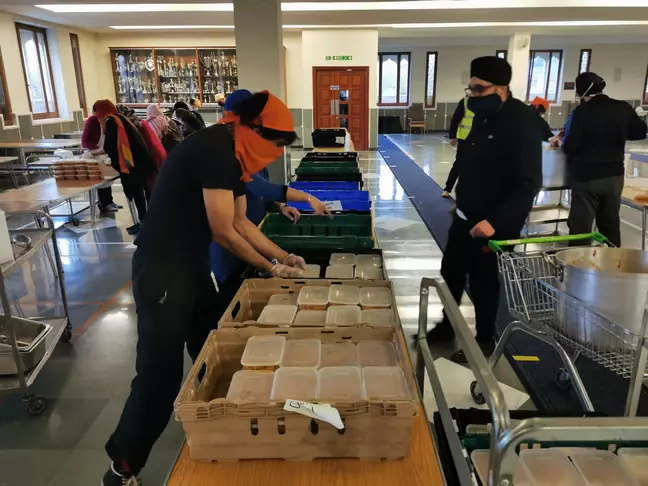 Together, volunteers rallied to make 500 chickpea curries and 300 mushroom and pasta dishes in 3 hours. Credit: Guru Nanak Darbar Gurdwara Gravesend