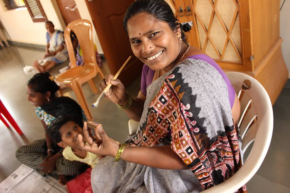 Project Três is currently working with 14 indian women at the Mahilashram in Goa, and it's being amazing!