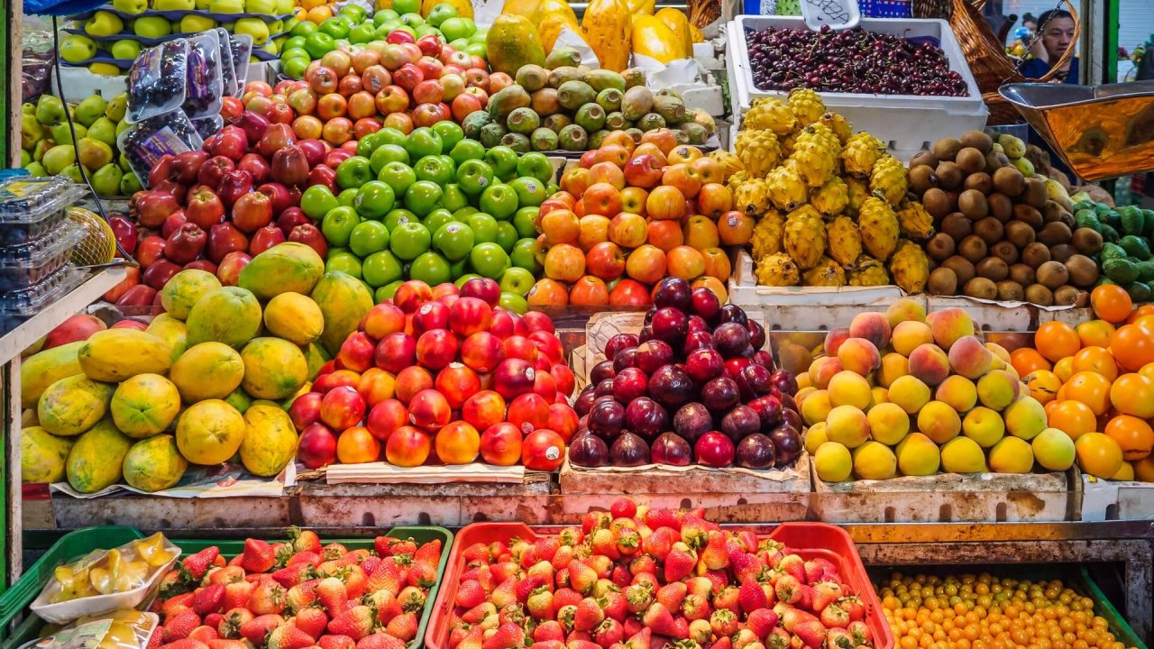 French ban on plastic packaging and stickers around fruits and