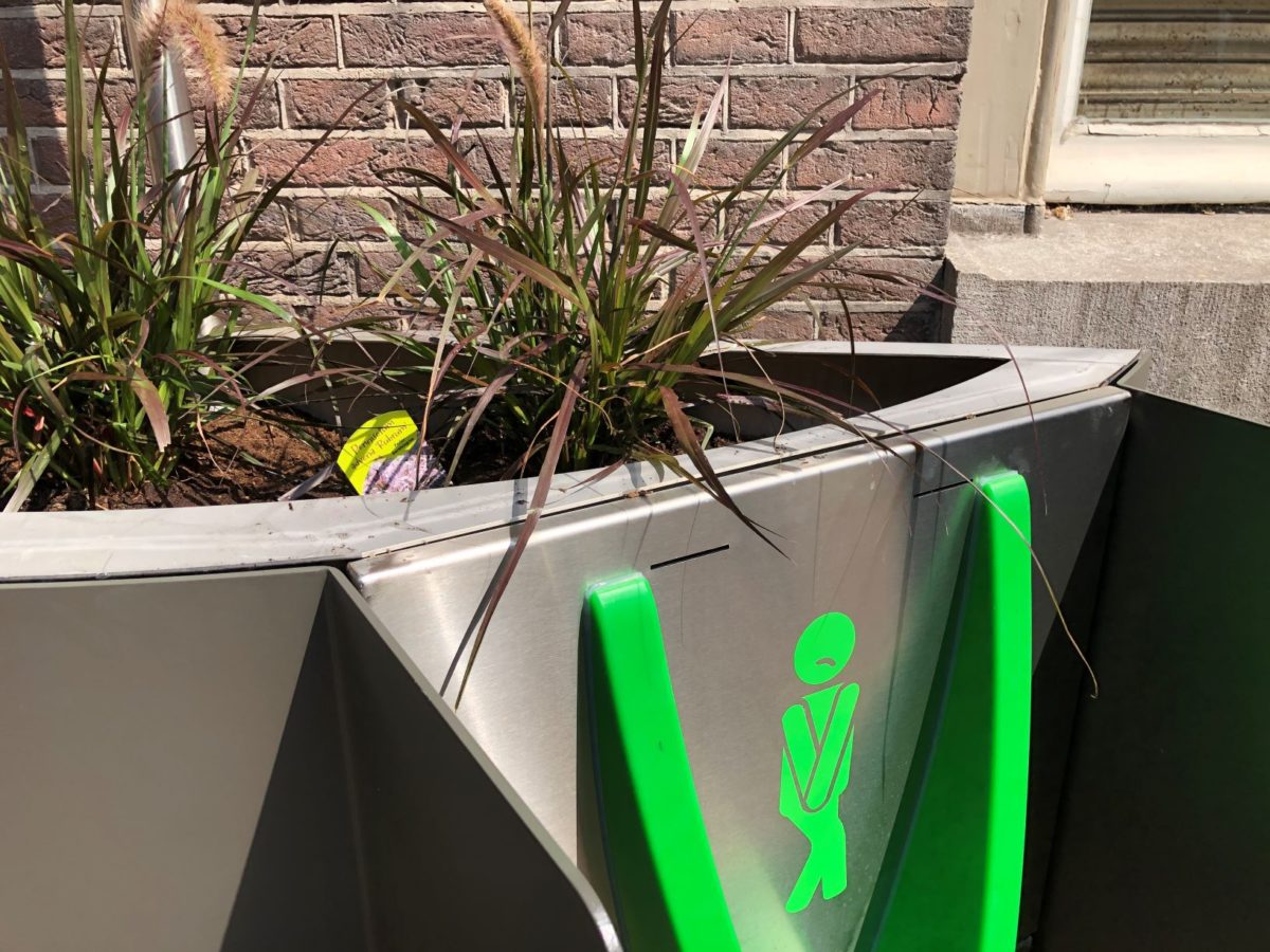 The GreenPee is equipped with a practical in-hydro system with a 30 litre reservoir for the collection of rainwater. This ensures that the plants only need to be watered sparingly, even during the summer.