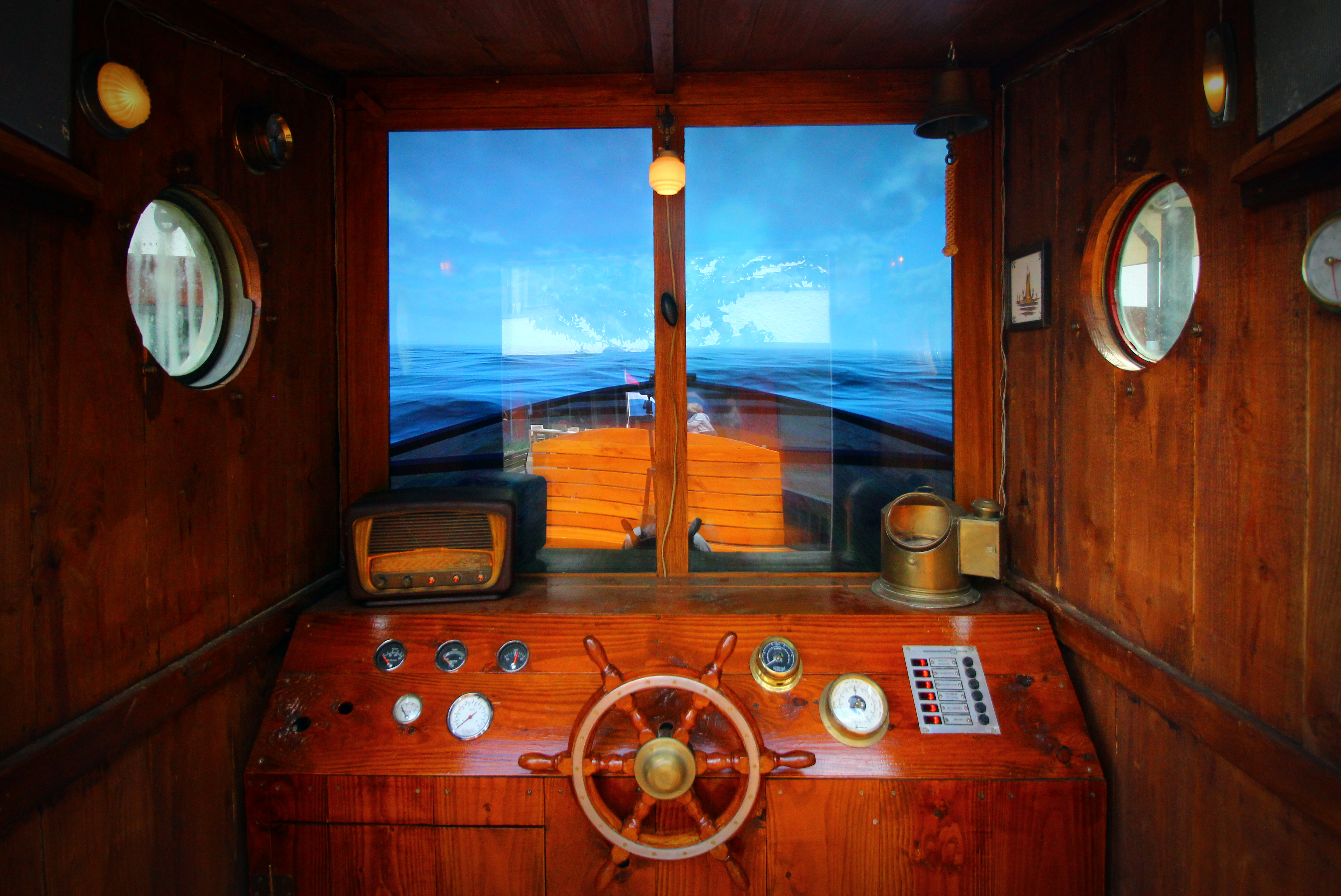 They can use the wheel to steer the boat and watch the physical compass match the new course. The wheelhouse is filled with the familiar sounds of the wooden boat creaking, the engine chugging along, the waves lapping against the boat and the seagulls calling. A vintage radio provides multiple channels of well-known Dutch fisherman’s songs and sea shanties from residents’ youths to stir their memories.
