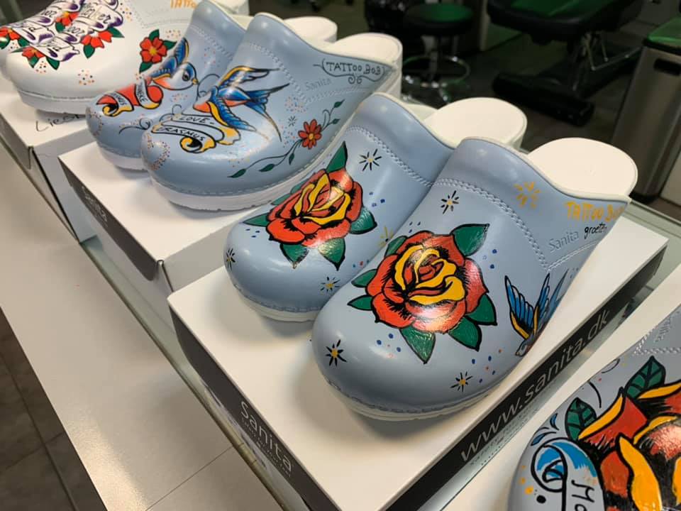 Dutch tattooshop decorates the clogs of medical staff - BrightVibes