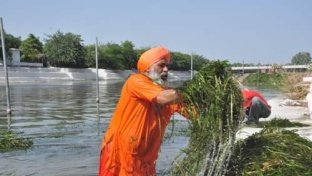 Meet “Eco-Baba”, the Man Who Cleaned Up a 99-mile-Long Sacred River