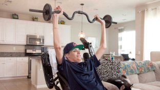 Paralyzed man treated with stem cells has now regained his upper body movement