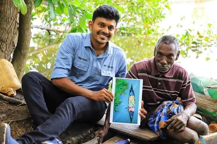 So 6 years ago he got a small boat and started collecting plastic waste floating in the lake. Plastic is sold to an agency at Rs 12 per kg. But even when the boat is full of plastic, it doesn’t amount to a kilo. Nevertheless, his efforts are relentless, and thanks to his new friendship with Nandu, things are looking up.