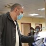 Un taxista que lleva a pacientes infectados por coronavirus, recibe un gran homenaje