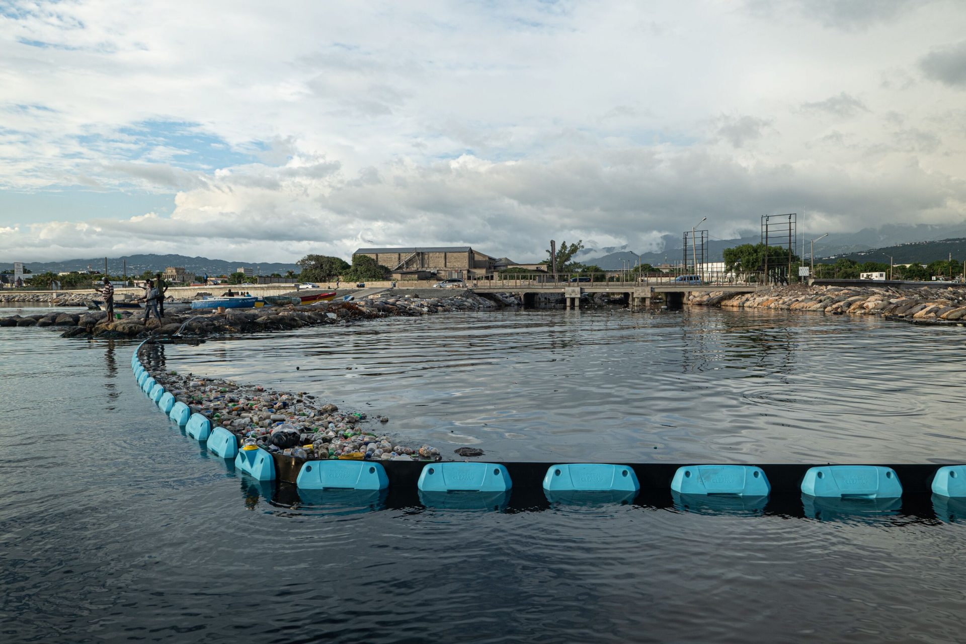 In the coming months, The Ocean Cleanup will be testing the combination of Interceptor Barriers and an Interceptor Tender in three of Kingston’s gullies (Kingston Pen Gully, Barnes Gully, and Rae Town Gully). If results are positive, in 2022 they say they will deploy in all of Kingston’s remaining gullies.