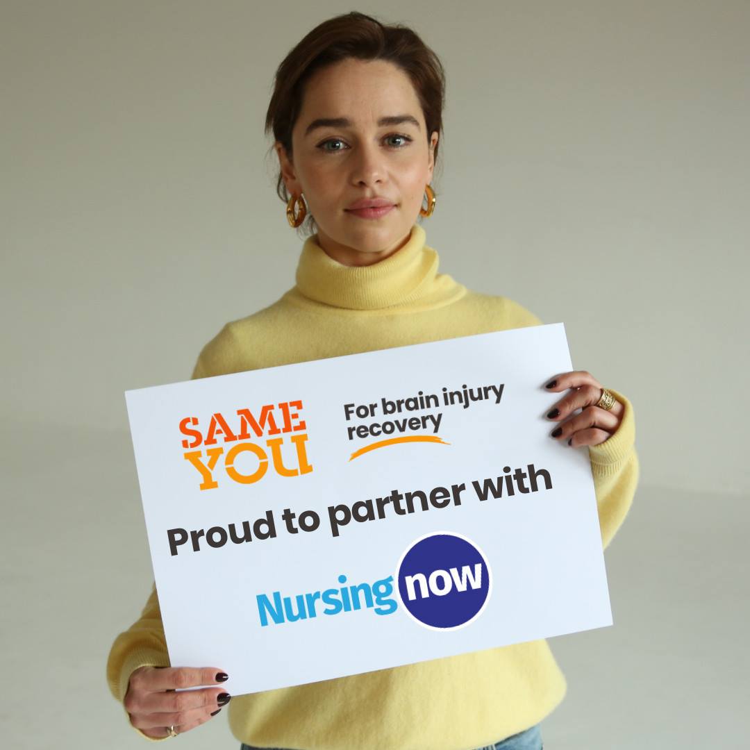 Entre su trabajo como Embajadora del Royal College of Nursing, y su trabajo de caridad con SameYou.org y NursingNow.org, hay maneras de ayudar a la Madre de Dragones a ayudar a las enfermeras.
