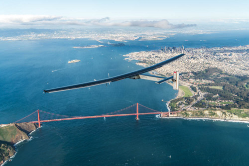After 60 hours of flight, Bertrand Piccard flew over the Golden Gate Bridge before landing in Moffett Airfield, California. A breath-taking flight to finish Bertand Piccard’s longest flight with Si2.