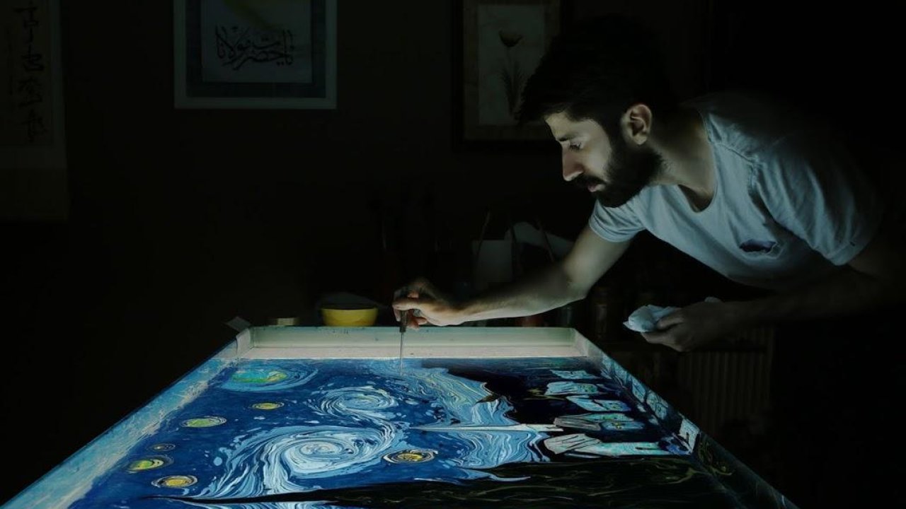 Become Mesmerised as Artist Paints Dynamic Designs on the Surface of Water
