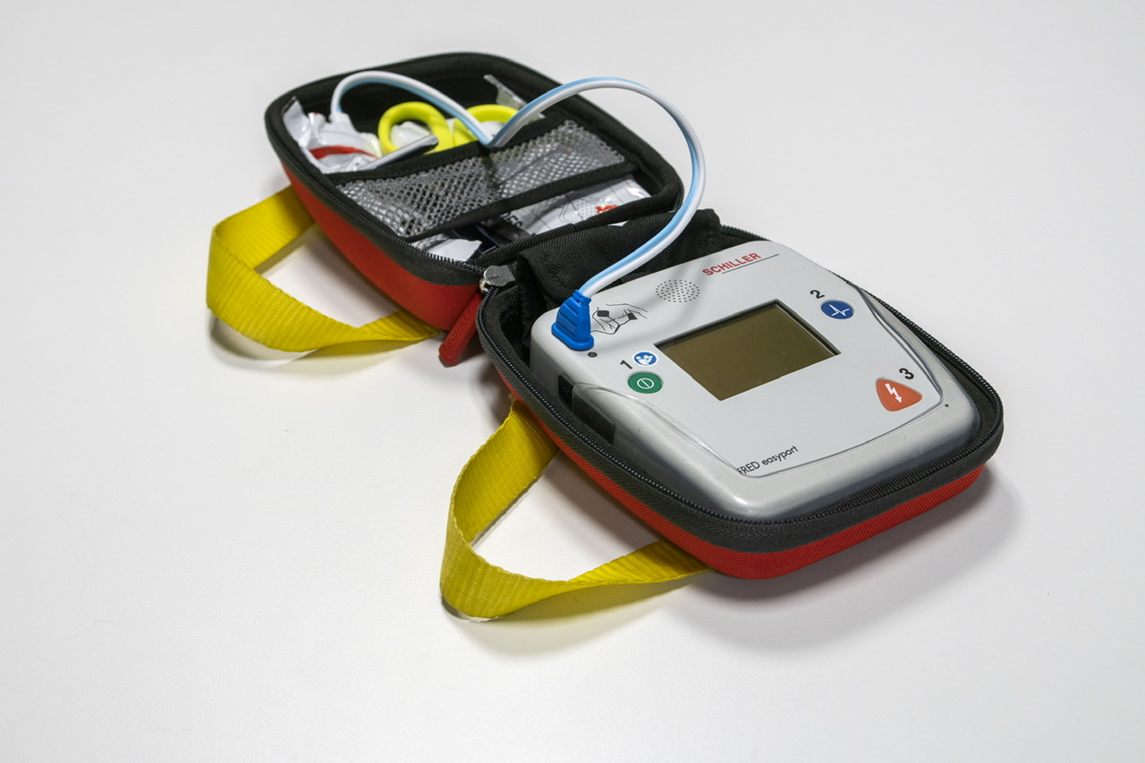 The simplistic design of the defibrillator ensures both trained and untrained responders are capable of delivering a shock to a patient, should one be required.