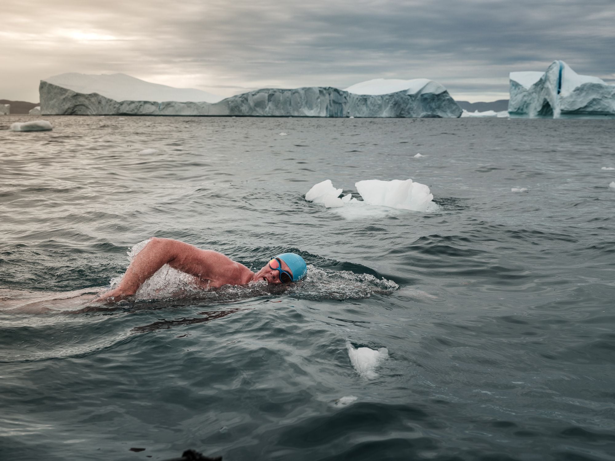 The mouth of the Icefjord is 7.8 km wide. The route will not be straightforward – Lewis will have to contend with icebergs and brash ice (an accumulation of floating ice made up of fragments). The water will be near freezing, and the wind chill could plummet temperatures deep into negative numbers. The cumulative effects of swimming, day after day, in water that may drop to minus 1.7°C, have never been tested.