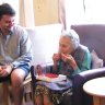 Un nieto inventa el premiado caramelo de agua «Jelly Drops» para ayudar a la abuela con demencia