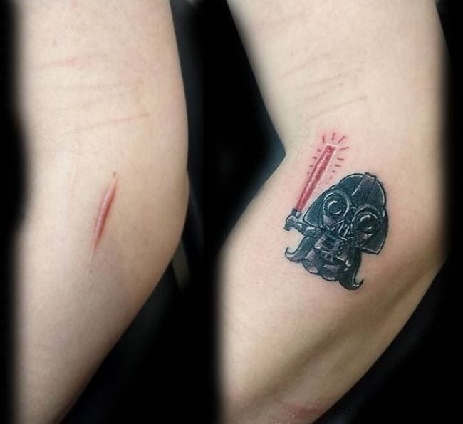 Esta persona convirtió esta cicatriz en un personaje icónico. Este es Darth Vader o Dart Stewie. Supongo que podría ser cualquiera de los dos. Me encanta cómo el artista del tatuaje incorporó la cicatriz roja como el sable de luz en el diseño.