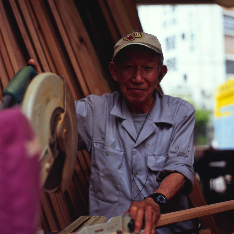 There are many factors that are thought to support the longevity of Okinawans; especially the subtropical marine climate of the islands, which is warm and stable year round; its diverse environment, from beautiful seasides to lush forests, stony karsts, and other natural features; the healthy eating habits and mindset born from island culture.