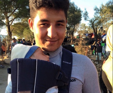 They collect a.o. baby slings in the Netherlands so these can be given to refugees on Lesvos.