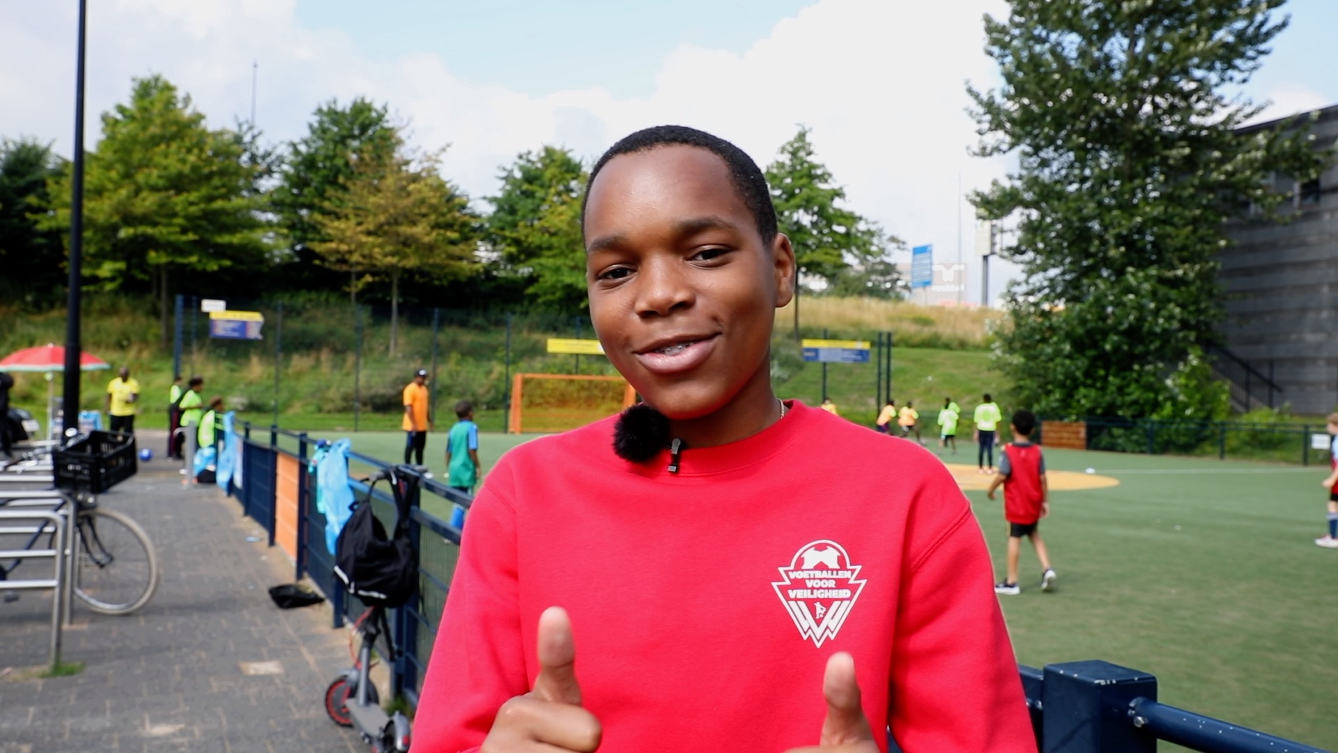 Xavi (13) gebruikt voetbal om Amsterdam Zuidoost veiliger te maken BrightVibes