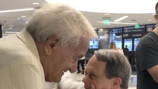 88-year-old father reunion with his 53-year-old-son with Down syndrome will melt your heart