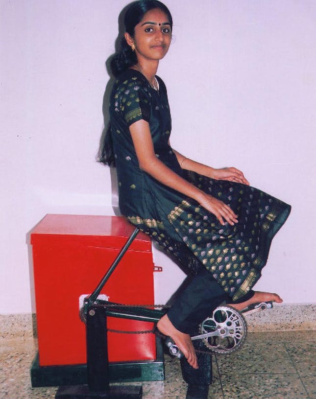 Remya, nu 23, heeft zo'n beetje de tofste baan ooit als Serie Uitvinder voor de Nationale Innovatie Stichting in India.