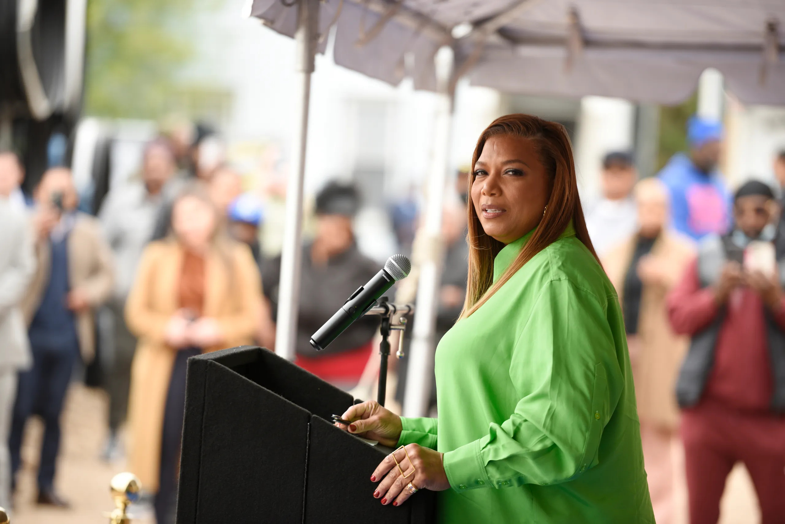 As Latifah spoke, pipes, construction equipment and bulldozers filled the development plot, contained inside South 16th Street, South 17th Street, 19th Avenue and Springfield Avenue. The Newark Art Museum has created a netted art installation around the chain-link fence that features portraits of local artists and others whom neighbours nominated.
