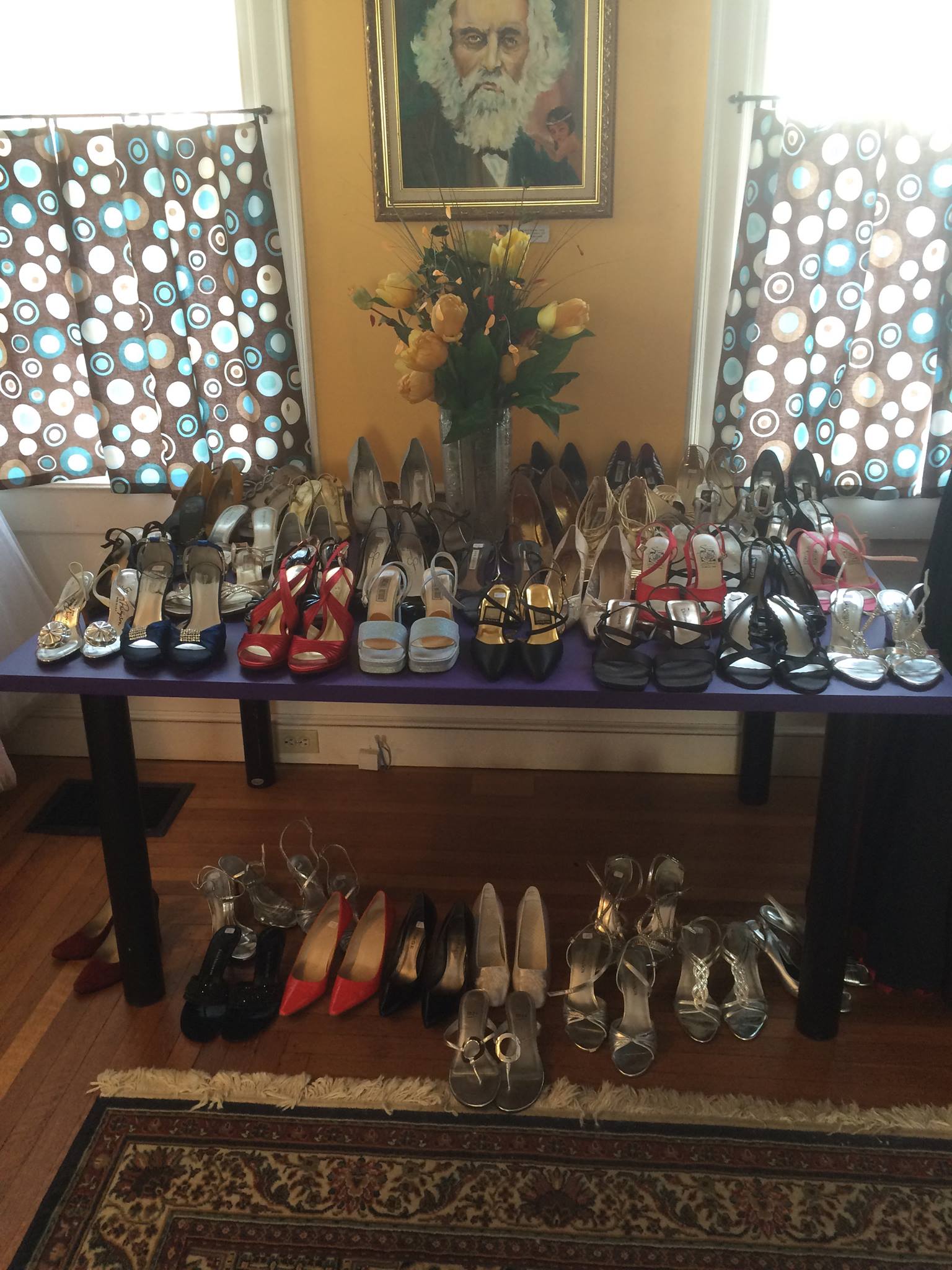 Tammi’s Closet stocks not only beautiful dresses, but shoes, bags and accessories to make a girl’s prom ensemble complete for her special night.