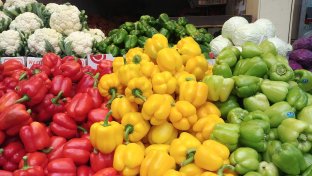 UK supermarket Iceland launches loose fruit &#038; veg aisle in plastic-free drive