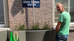 Amsterdam installs GreenPee hemp-urinals in bid to stop &#8220;wild peeing&#8221;