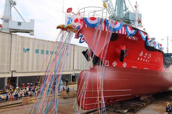 The ship is propelled by two 300kw azimuth thrusters and also has two 68kw side thrusters. The tanker has an operating speed of about 10 knots and a range of approximately 100 miles. It will require about 10 hours to fully recharge the batteries. Image: Asahi Tanker Co.
