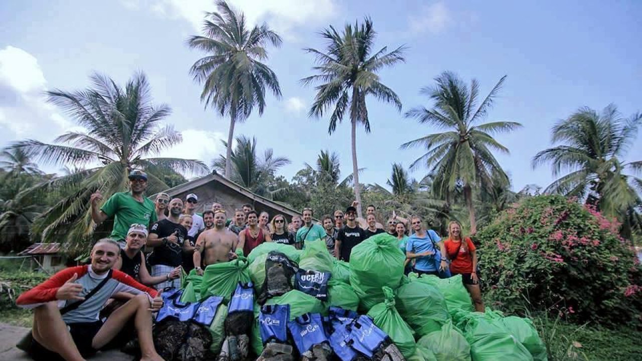 The worldwide bin bag challenge: raising awareness about environmental pollution in our oceans