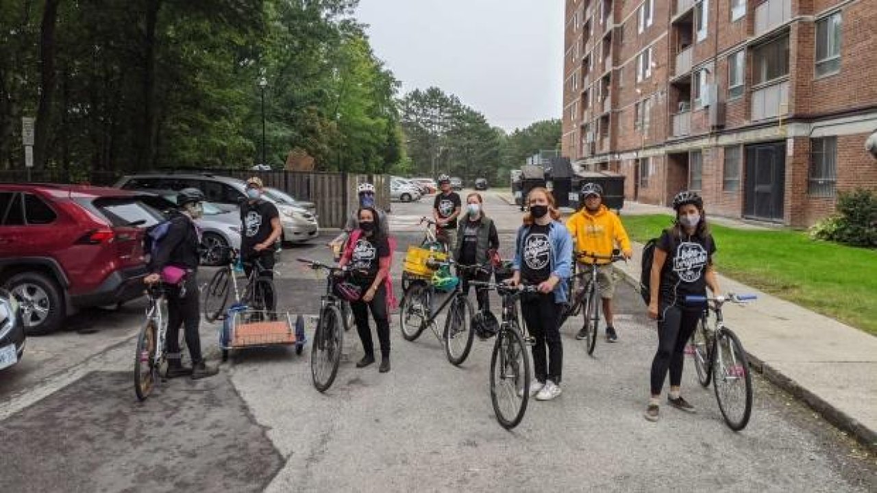 Toronto cyclist group volunteers to deliver groceries to the vulnerable