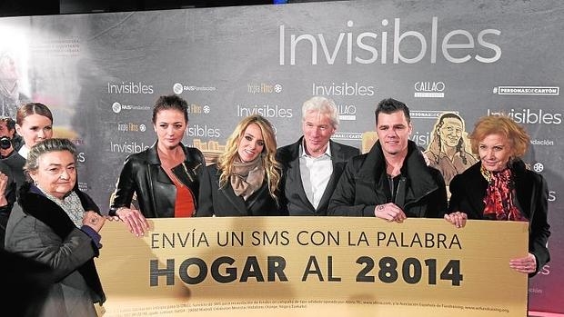 Gere apoyando la campaña #personasdecarton en el estreno de su película Invisibles