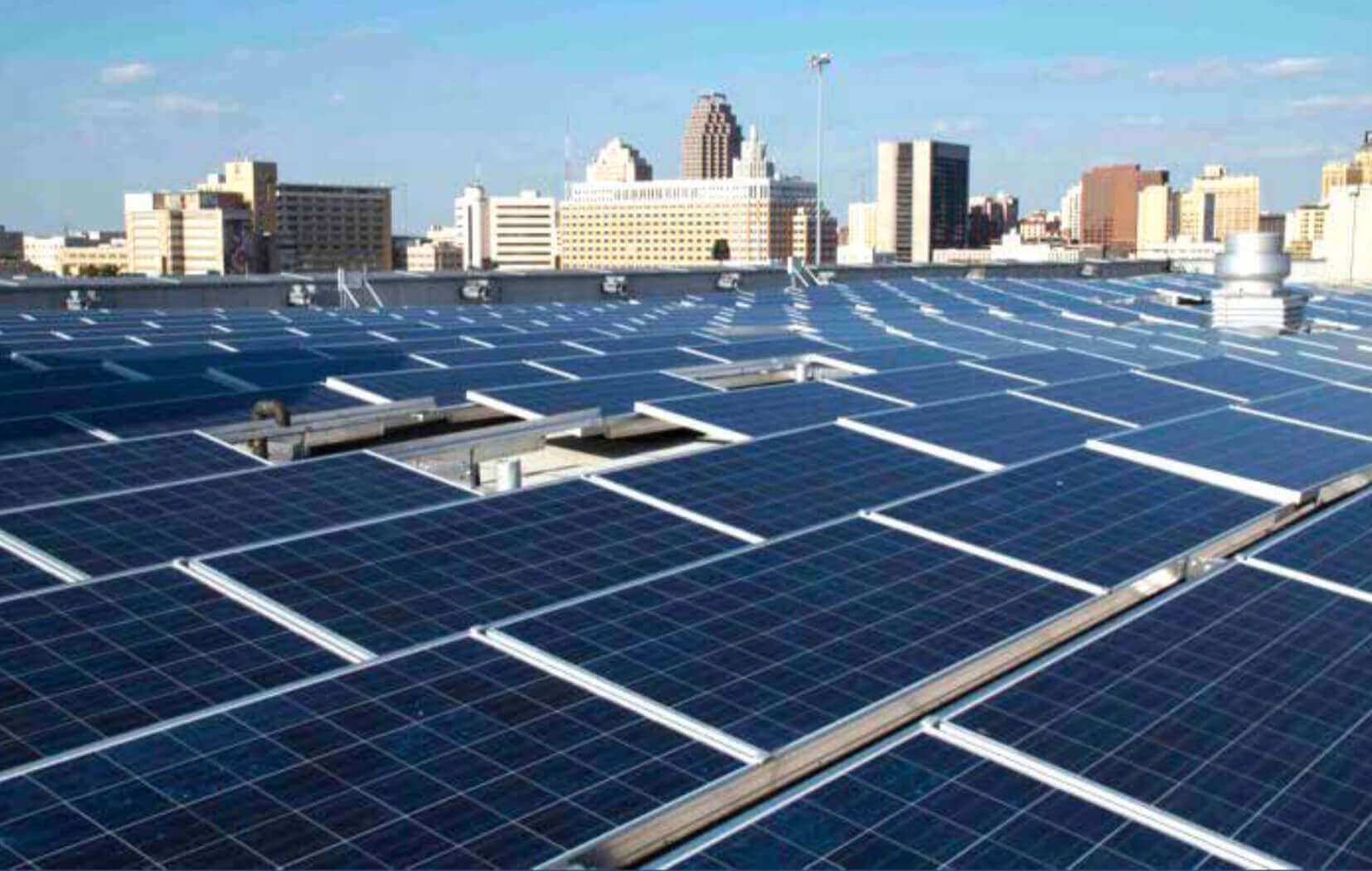 Frontier Group’s annual survey of solar energy in cities shows that with supportive policies, every American city can become a “Solar Superstar.” Pictured, the San Antonio skyline beyond rows of solar panels. Photo: The University of Texas at San Antonio.