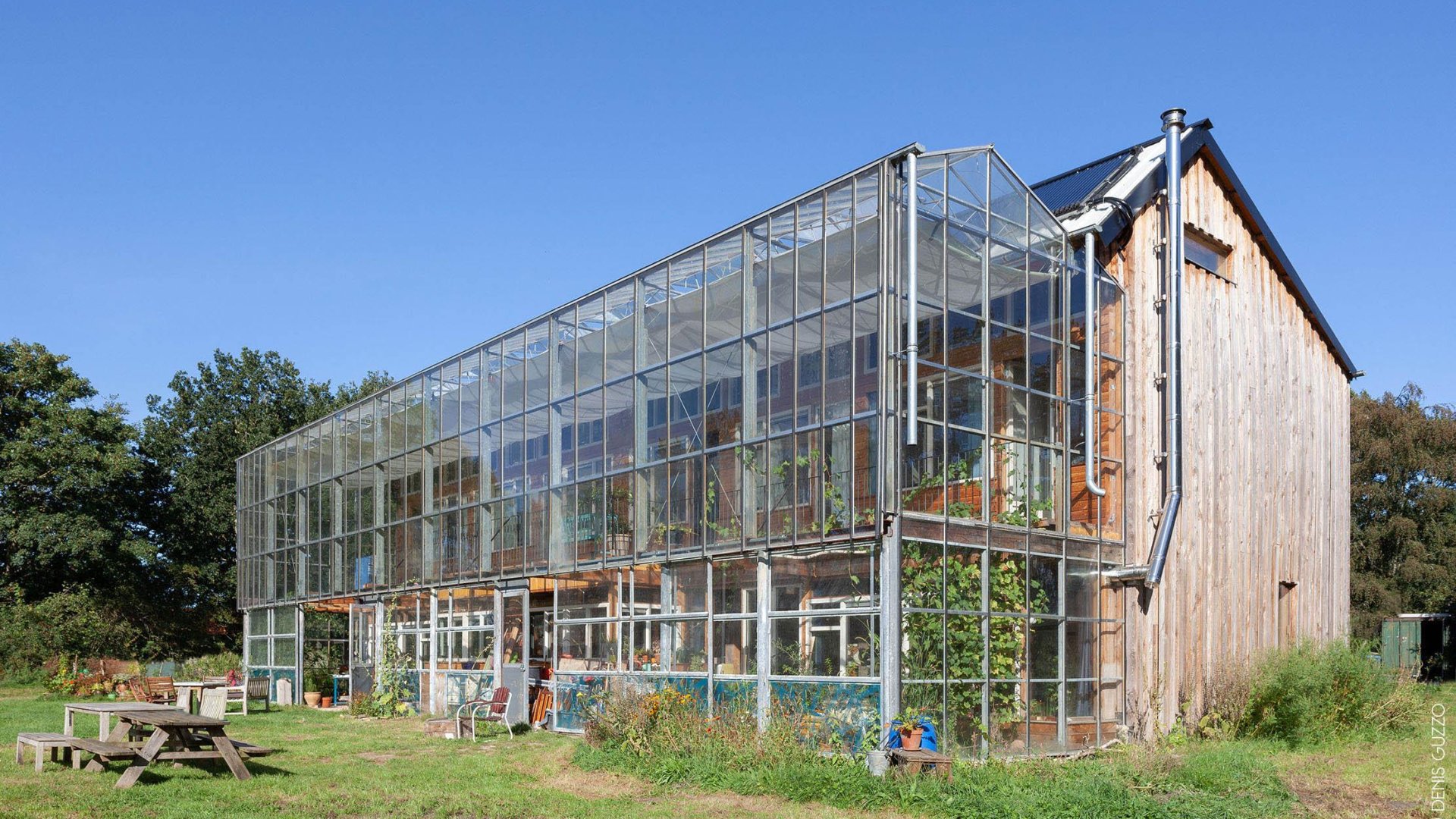 This Dutch ‘Greenhouse’ project is more than just an ecohome, it’s a