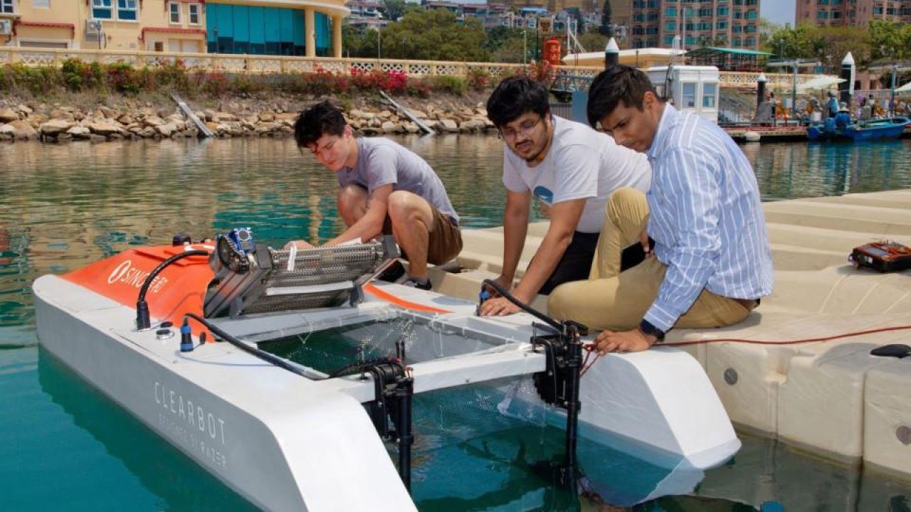 Un barco robótico con IA limpia las vías fluviales para que los plásticos no lleguen al océano