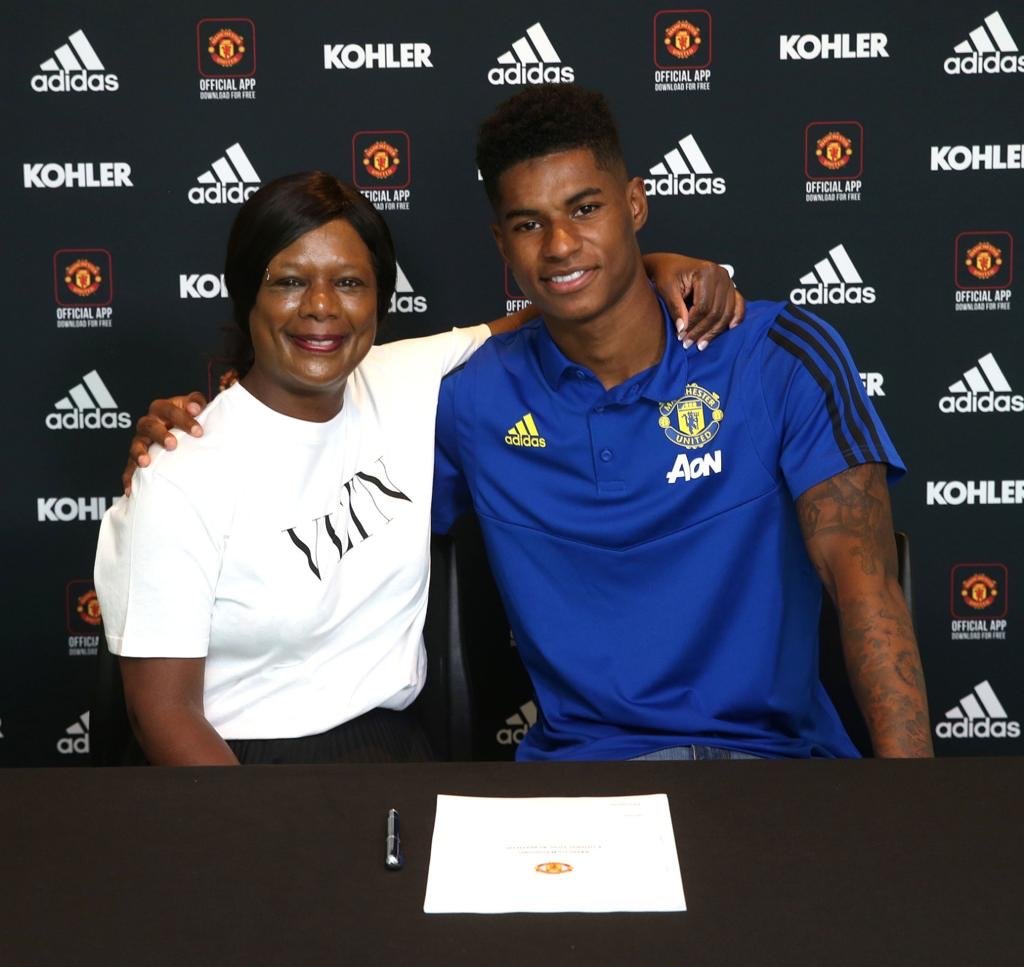 Rashford remembers the rhythm of his childhood days: his mother, Melanie, leaving for work at 8 a.m.; arriving at school a little after that for what is known in Britain as “breakfast club”, where children who have not had a chance to eat at home are offered porridge, eggs, toast and orange juice.